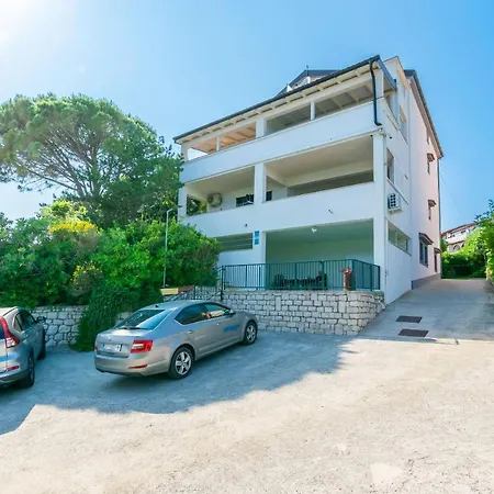 Ivan M Apartment Lopar