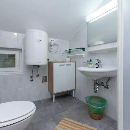 Ivan M Apartment Lopar